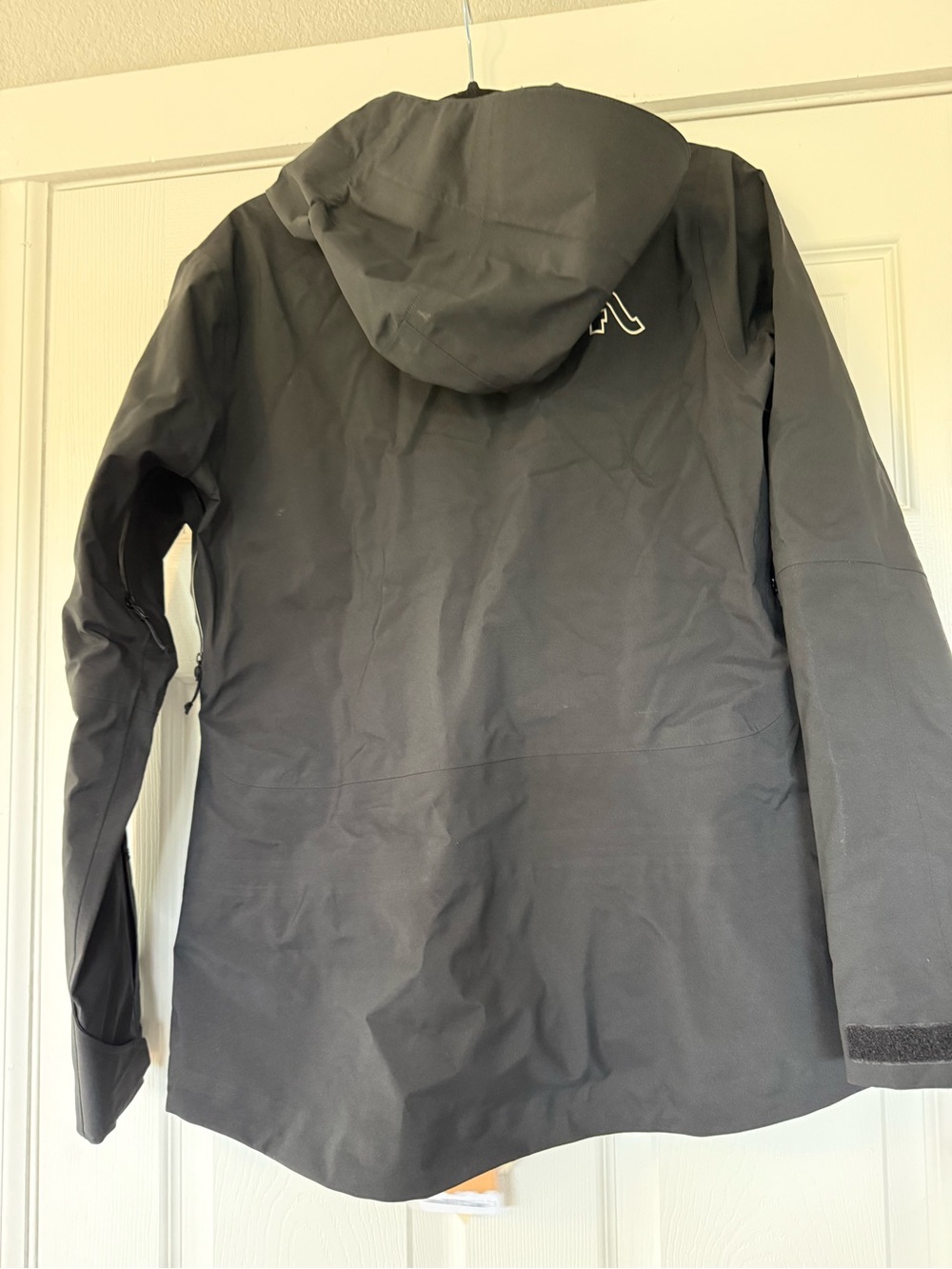 Flylow women’s  Black Ski Jacket - Waterproof Hooded Shell - Picture 2 of 5
